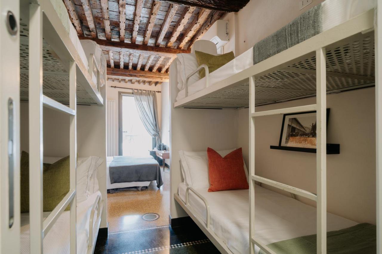 Hostel Le Stanze Del Piccadilly Genua Zewnętrze zdjęcie