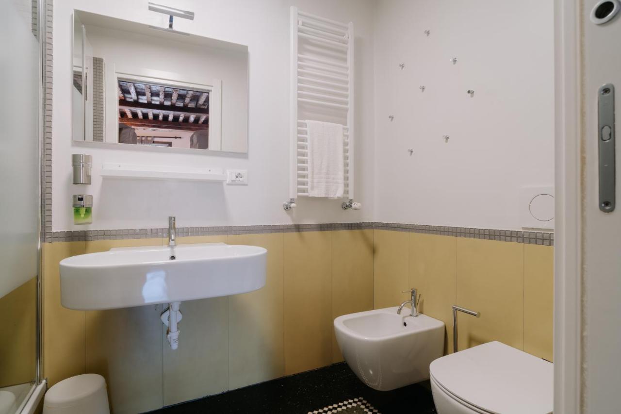 Hostel Le Stanze Del Piccadilly Genua Zewnętrze zdjęcie