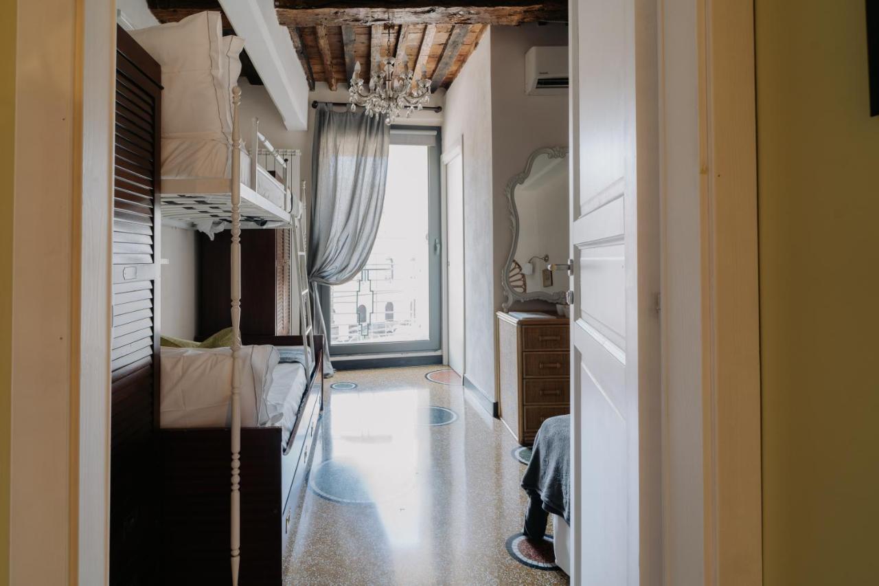 Hostel Le Stanze Del Piccadilly Genua Zewnętrze zdjęcie