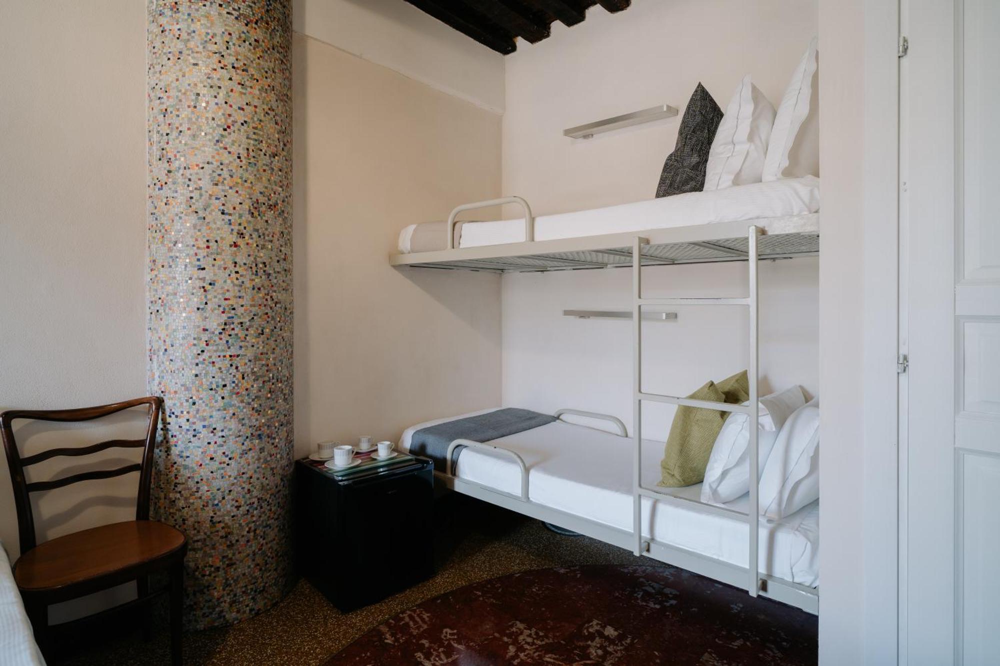 Hostel Le Stanze Del Piccadilly Genua Zewnętrze zdjęcie